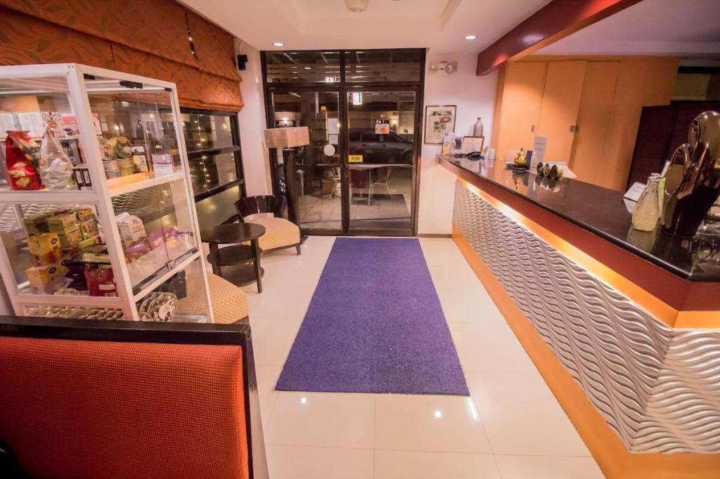 The Red Palm Suites And Restaurant Butuan City Extérieur photo