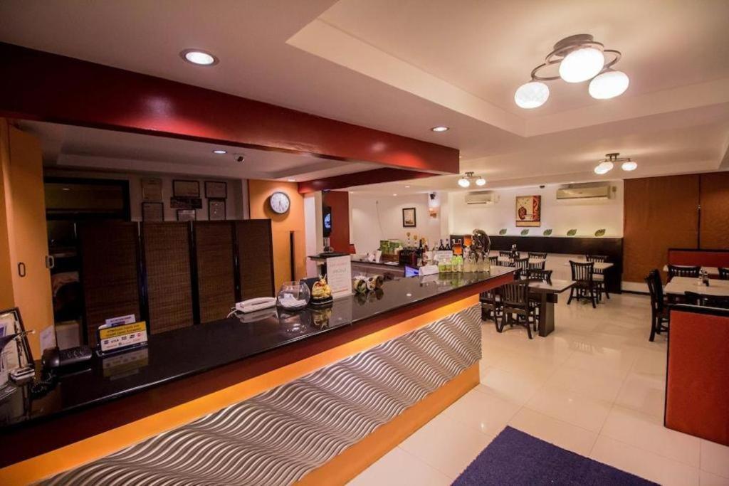 The Red Palm Suites And Restaurant Butuan City Extérieur photo