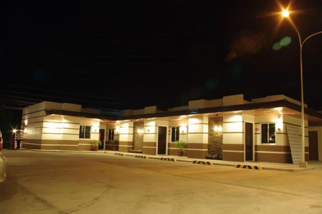 The Red Palm Suites And Restaurant Butuan City Extérieur photo